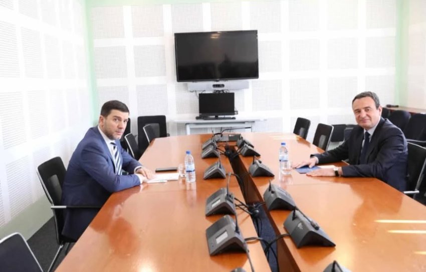 Takimi Kurti Krasniqi sinjal për koalicion LVV PDK  Ja çka thonë analistët