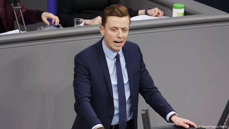 Deputeti gjerman  Standardet e njëjta duhet të vlejnë për të gjitha pakicat  si në Serbi ashtu edhe në Kosovë