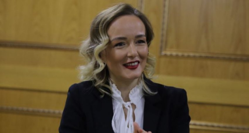 Deputetja Matoshi i kundërpërgjigjet vajzës së Lushtakut  Sakrificë  Jo  hajni 