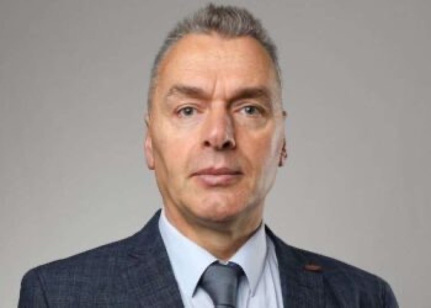 Klasat politike shqiptare  pasurimi  përçarja dhe çmimi që paguan qytetari