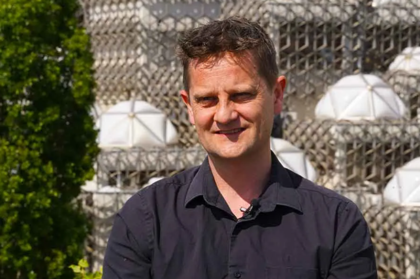  Perëndimi po gabon rëndë   paralajmëron profesori britanez  Kosova  sot më e rrezikuar se kurrë që nga viti 1999 