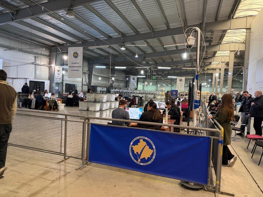 LIVE  Numërohen mbi 40  e votave me postë  VV rrit epërsinë