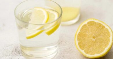 Pse duhet të pini çdo ditë ujë me limon