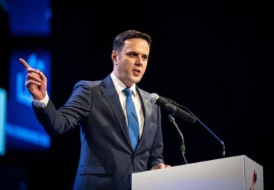 “Votëbesimi i dorëheqjes”: Manovra antistatutore e Lumir Abdixhikut për të mbajtur karrigen?