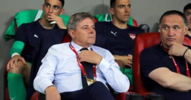Dragan Stojkoviq përplaset me gazetarin serb, i lavdëron shqiptarët