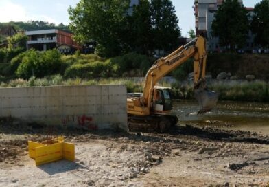 Eksperti austriak reagon ndaj ndërkombëtarëve për urat: Nuk duhet kundërshtuar një projekt i madh në një tokë të drejtuar nga gangsterë ..