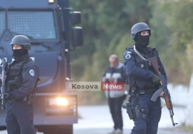 Ndalohen dy shtetasë të Serbisë, kapen duke kaluar ilegalisht kufirin
