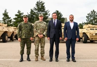 FSK-ja pranon autoblinda nga ShBA-ja, Kurti: Ushtria jonë do të vazhdojë të zhvillohet krah për krah me atë amerikane