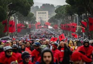 113 vite pas Pavarësisë jemi në ‘alarm të kuq’: Profesori godet aleancat e sotme shqiptare