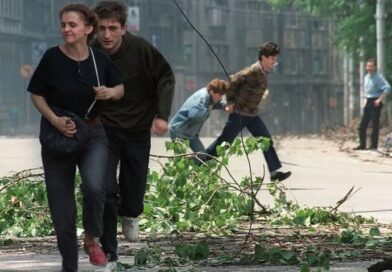 Krimet mizore në Sarajevë, avokati shqiptar zbërthen akuzat që mund ta fundosin Vuçiqin dhe të trondisin rajonin!