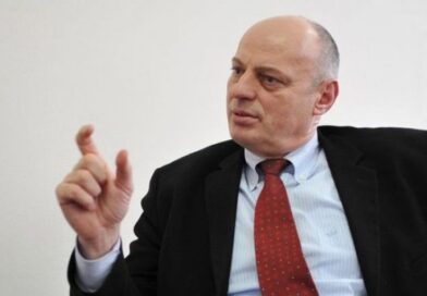 “E shohin shtetin bankomat”, opinionisti reagon ‘ashpër’ ndaj Pal Lekajt e Agim Çekut, ka ‘dy fjalë’ edhe për Haradinajn