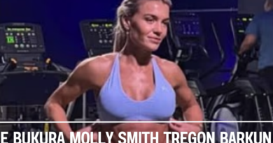 E bukura Molly Smith tregon barkun e tonifikuar