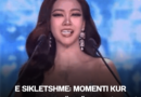 E sikletshme: Momenti kur Missit i bien dhëmbët live (VIDEO)