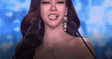 E sikletshme: Momenti kur Missit i bien dhëmbët live (VIDEO)