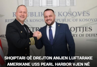 Shqiptari që drejton anijen luftarake amerikane USS Pearl Harbor vjen në Kosovë, takohet me ministrin Maqedonci