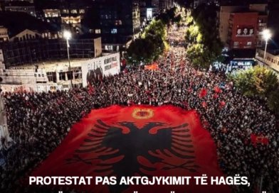 Protestat pas aktgjykimit të Hagës, analistët paralajmërojnë: Rrezikohen të instrumentalizohen politikisht