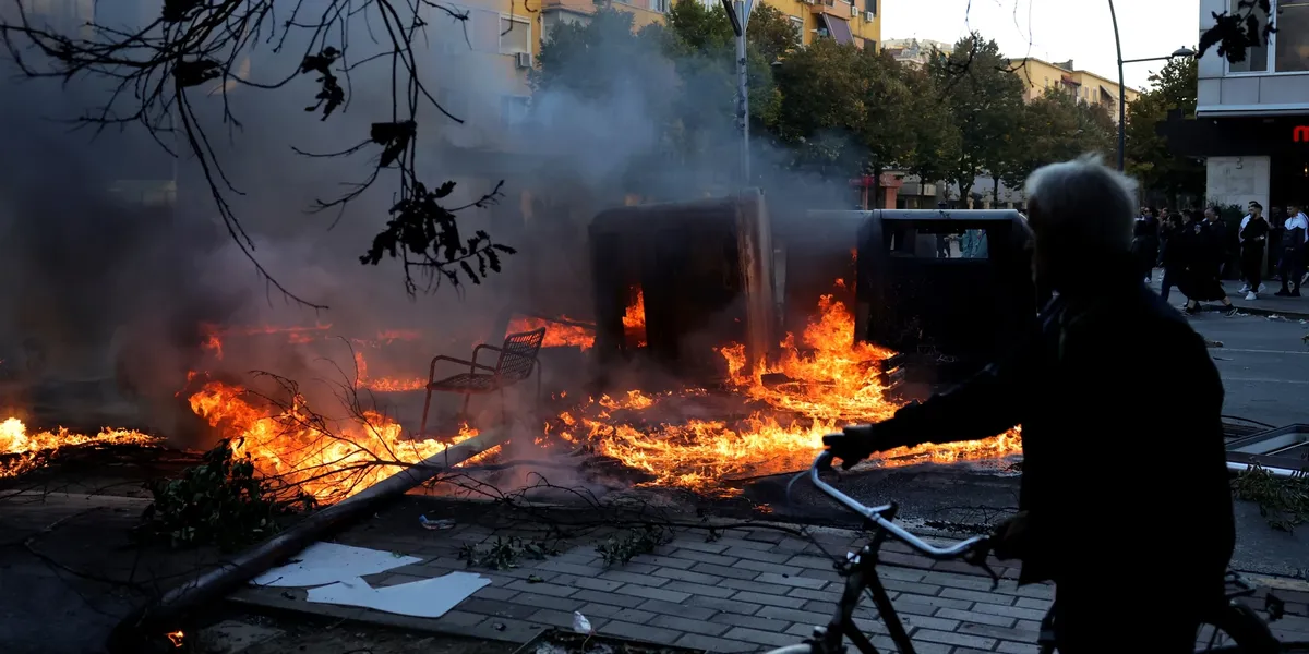 Mediat botërore raportojnë për protestat në Shqipëri  Kryeministri Rama nuk pranon dorëheqjen  përkundër përshkallëzimit të situatës