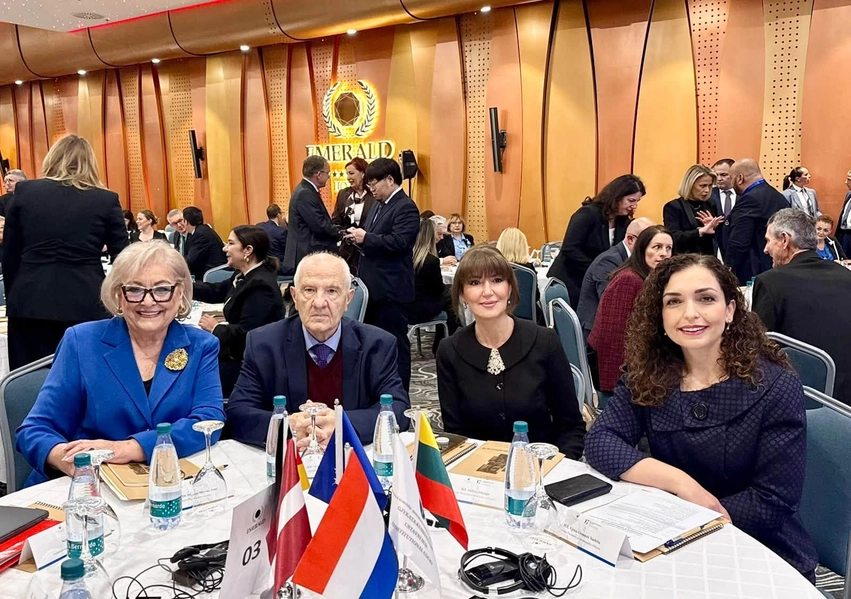 Ish presidentët Sejdiu  Jahjaga e Osmani bëhen bashkë me Presidenten Justina Shiroka Pula