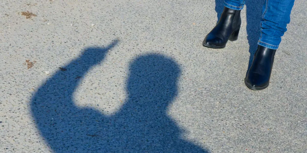 policia-gjermane-propozoi-qe-vajzat-te-vjellin-ne-rast-se-tentohet-t-i-perdhunojne-psikologet-dhe-rrjeti-revoltohen-nga-keshilla