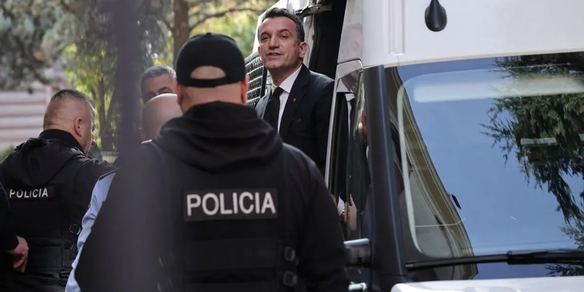 Veliaj  letër nga burgu i Fierit  Jam në izolim me tre vrasës serialë