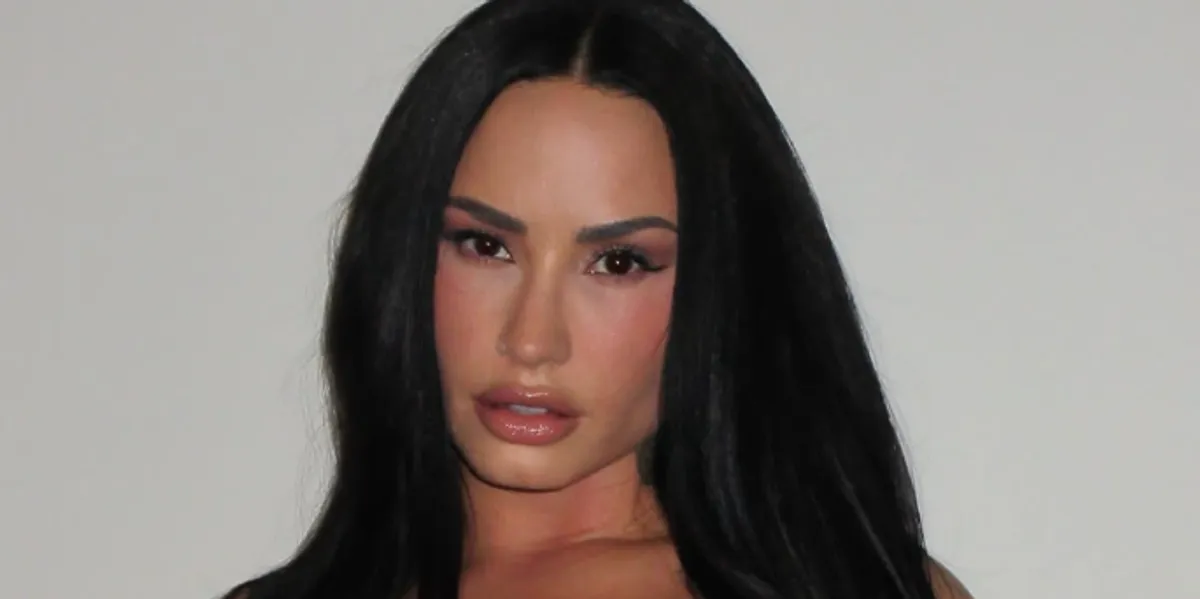 demi-lovato-perfundon-ne-spital-pas-nje-reaksioni-te-mundshem-alergjik-ndaj-ushqimit