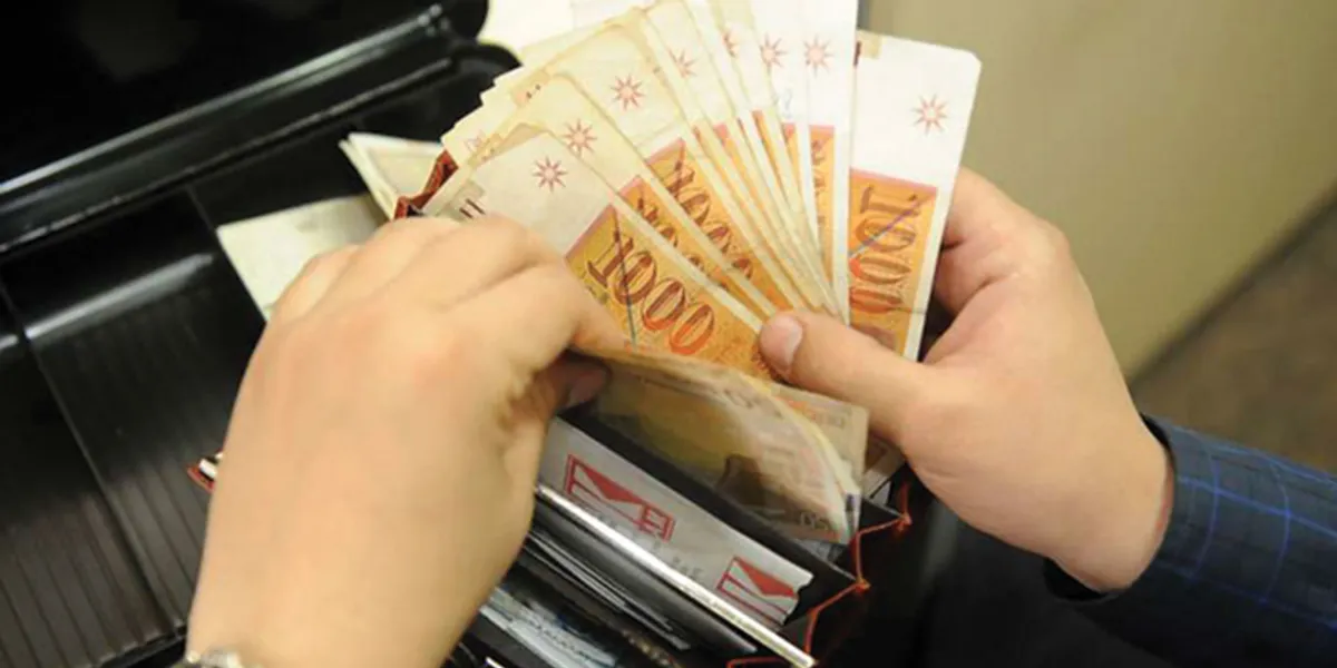 Ish punonjësi i Kadastrës mashtron një grua nga Shkupi me rreth 2 000 euro për privatizimin e tokës