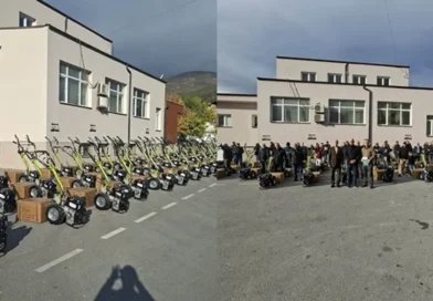 Hani i Elezit shpërndan 65 motokultivatorë për fermerët përfitues