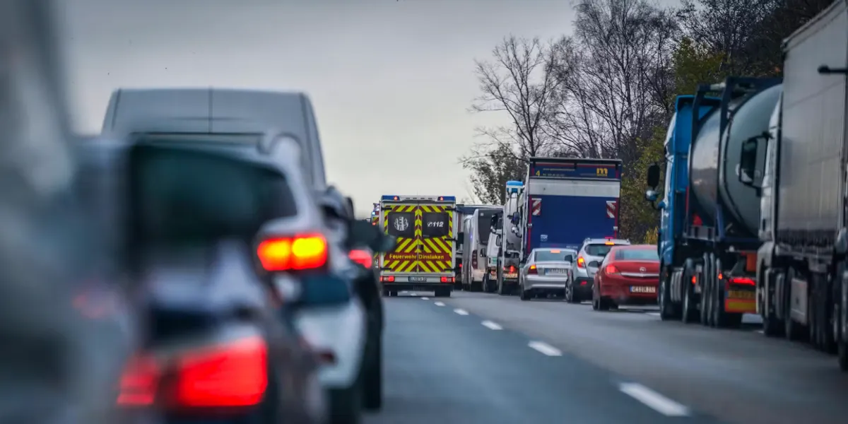 nuk-ia-leshoi-rrugen-ambulances-per-6-kilometra-36-vjecari-ne-gjermani-denohet-me-mbi-13-mije-euro-gjobe