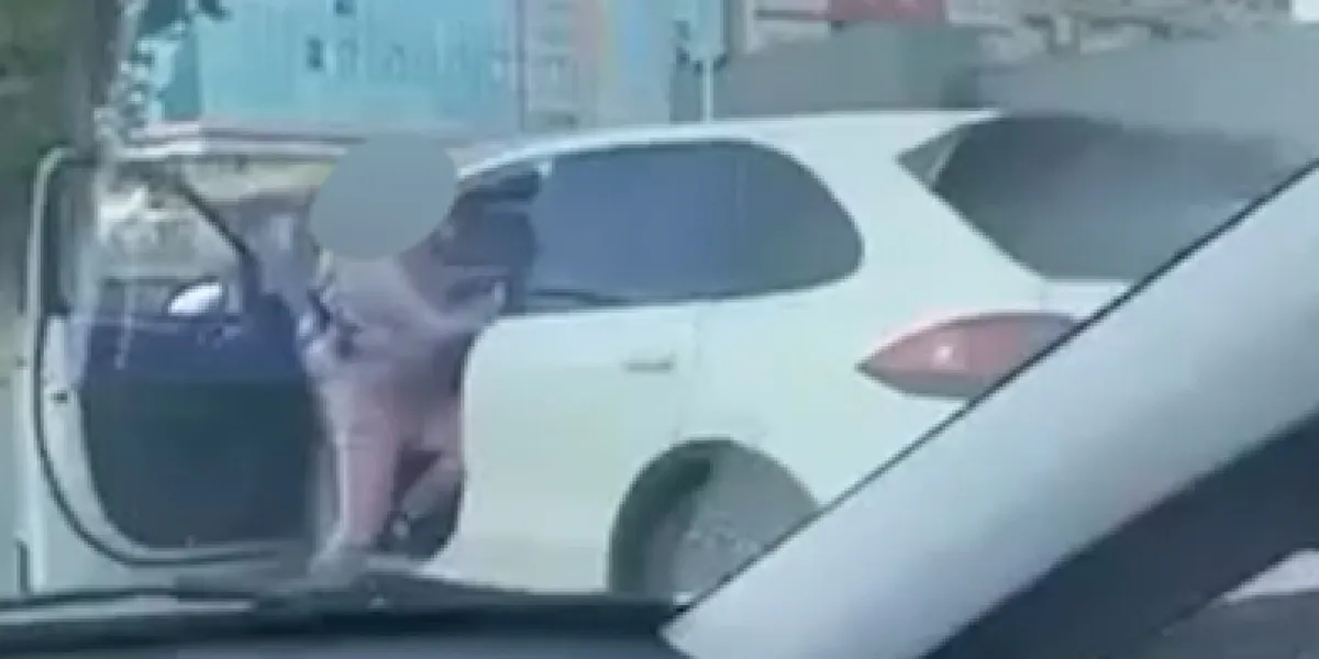 Incident në Shkup  Një grua sulmon fizikisht një grua tjetër në veturë  MPB ende pa detaje për rastin