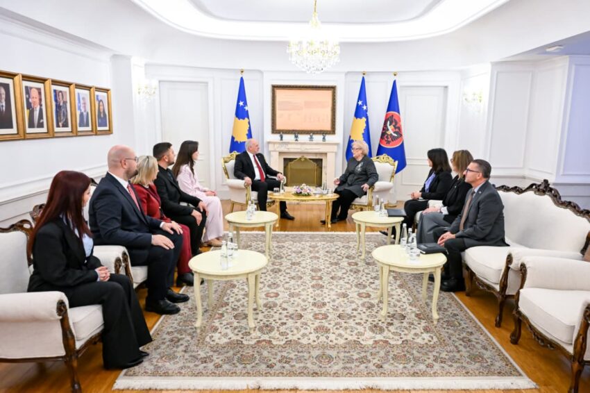 Presidentja pret në takim zv kryeministrin Damka  diskutojnë për përfaqësimin e komuniteteve në institucione