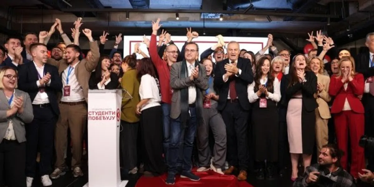 Fitorja e studentëve në Serbi jehon në rajon dhe Evropë  liderët urojnë fundin e dominimit të Vuçiqit