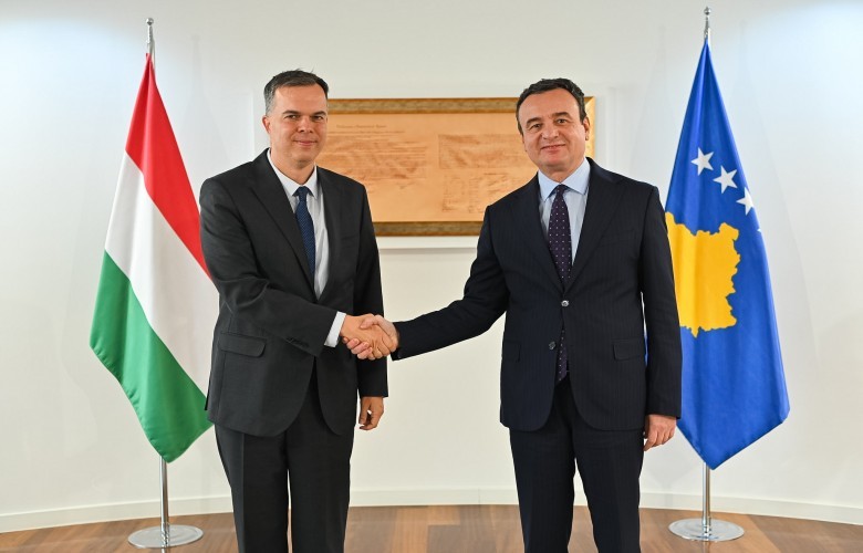 Kryeministri Kurti diskuton me ambasadorin hungarez për bashkëpunimin ekonomik