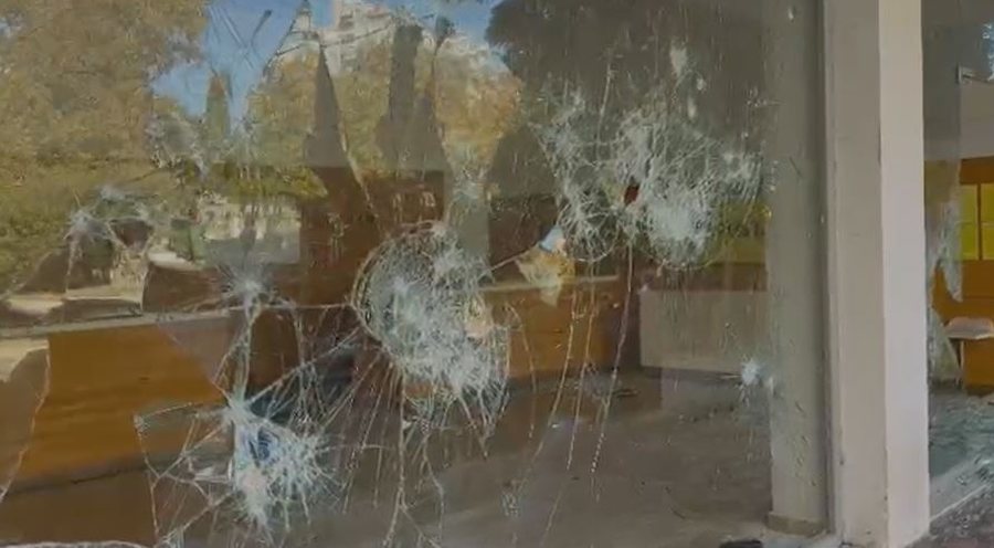 Përshkallëzohet protesta në Durrës  ndalohen 25 të rinj  mes tyre tre të mitur