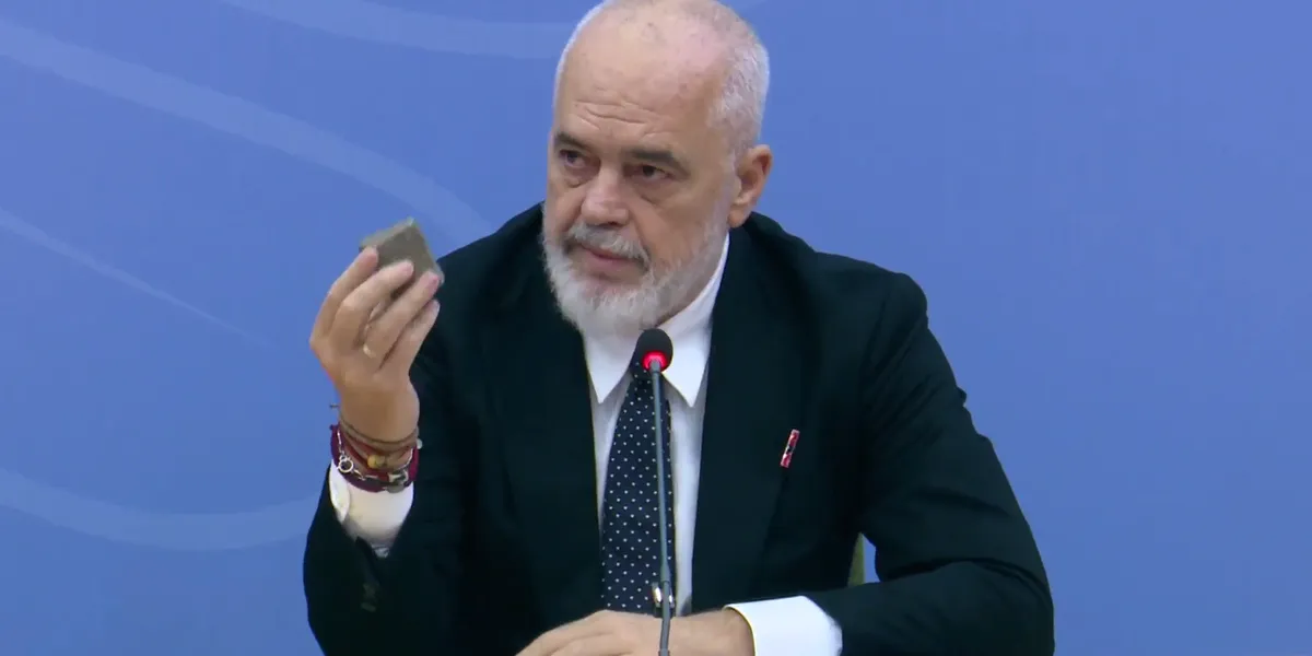 Rama shfaqet sërish me gur në dorë para Policisë  Kur fiton ky  shteti ka rënë