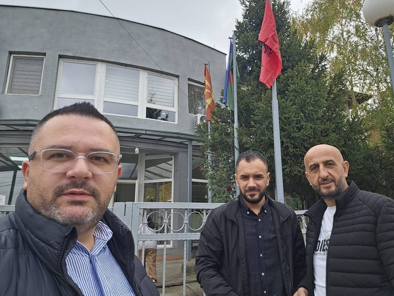ASH  Me kërkesën e këshilltarëve të AKI përdorimin e flamurit kombëtar shqiptar në Shuto Orizare e kthyem në realitet