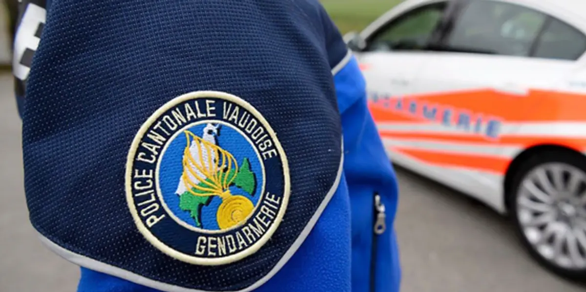 mashtruesit-qe-paraqiten-si-oficere-policie-vjedhin-miliona-ne-zvicer