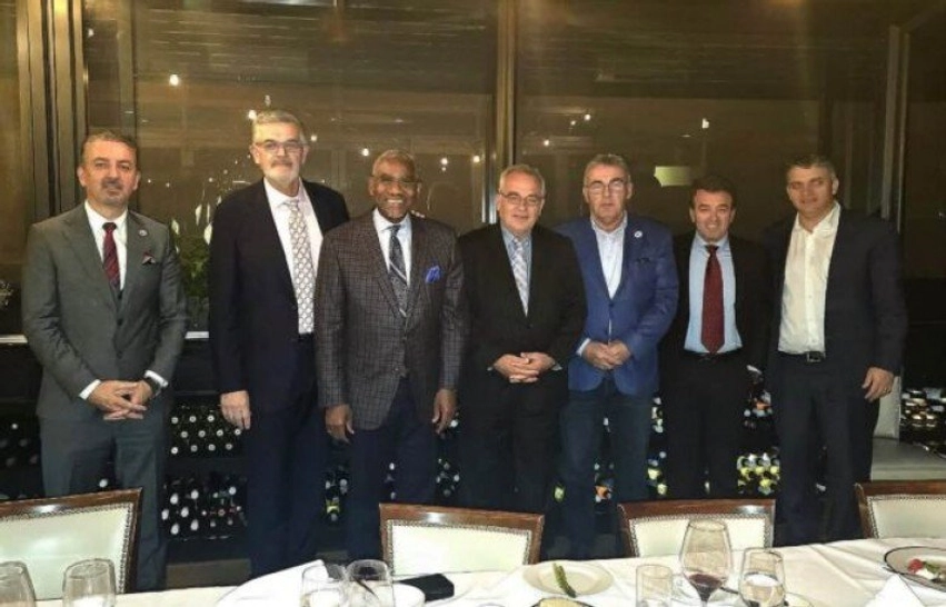 AARC takohet me kongresistin Meeks  diskuton për Kosovën dhe Ballkanin