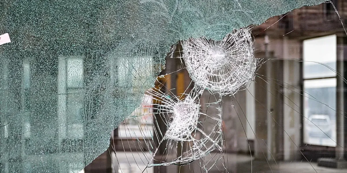  Gjithçka është shkatërruar   thotë pronarja e një farmacie   pas protestave në Paris