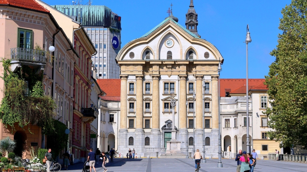 sllovenia-ne-ethet-e-kater-referendumeve-testi-i-pare-per-qeverine-e-djathte-te-janez-janshes