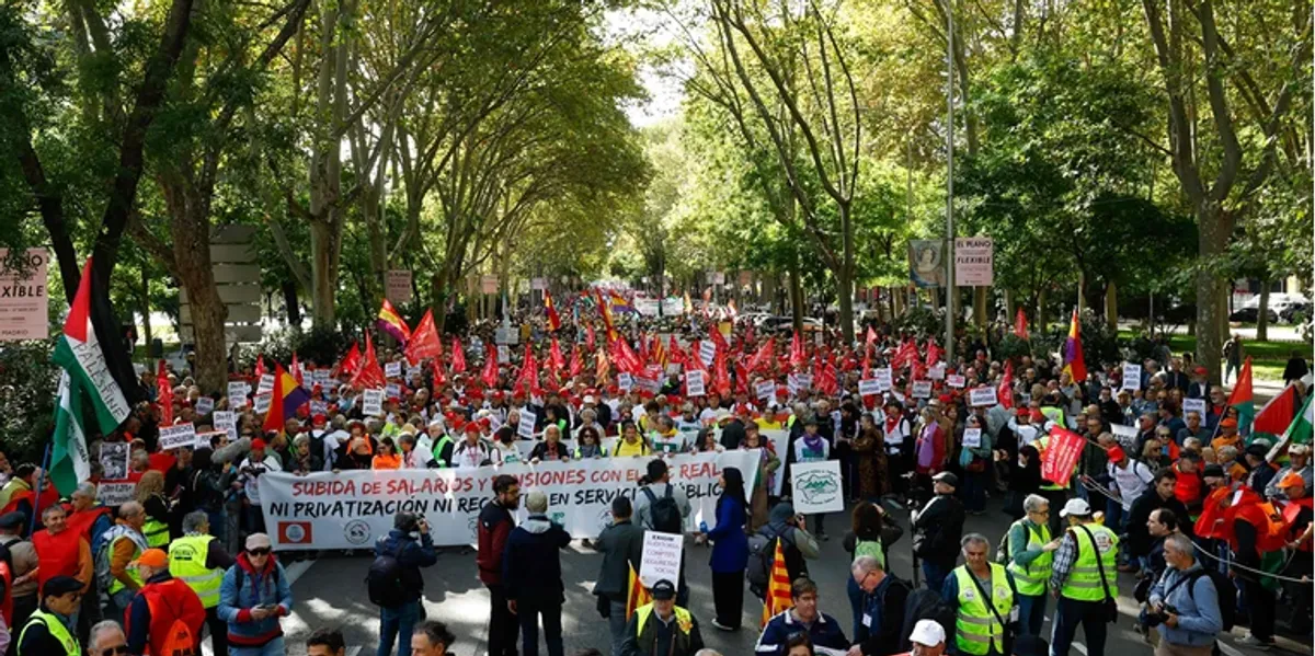 Evropa nën tension  pamje nga protesta në Madrid   mijëra qytetarë kërkojnë kushte më të mira jetese