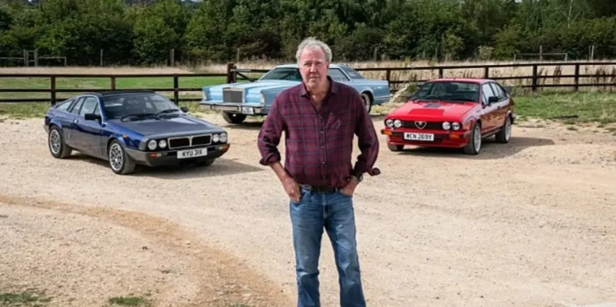 jeremy-clarkson-shet-tri-makina-klasike-qe-i-ka-drejtuar-ne-emisionin-the-grand-tour