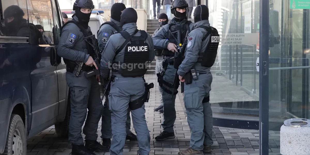 Dyshohet se nxirrte dokumente zyrtare të Kosovës në mënyrë të kundërligjshme  ndalohet për 48 orë një person në Leposaviq
